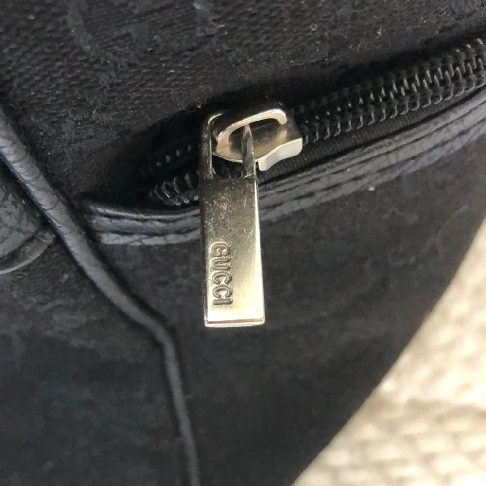 Gucci Black and Red Duffel Bag with Iconic Design - Picture 5 of 10